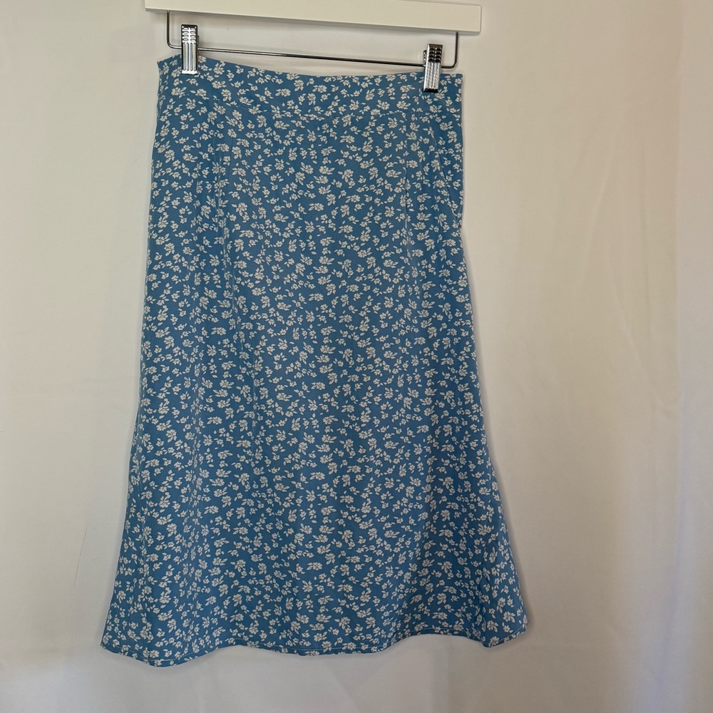 Cider Blue and White Floral Skirt with Adjustable Cinch Size Small - Picture 3 of 7